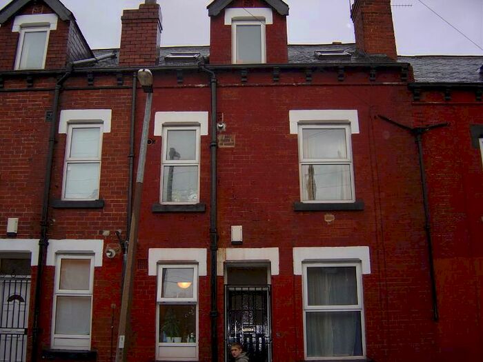 2 Bedroom Terraced House To Rent In Thornville Road, Hyde Park, Leeds, LS6