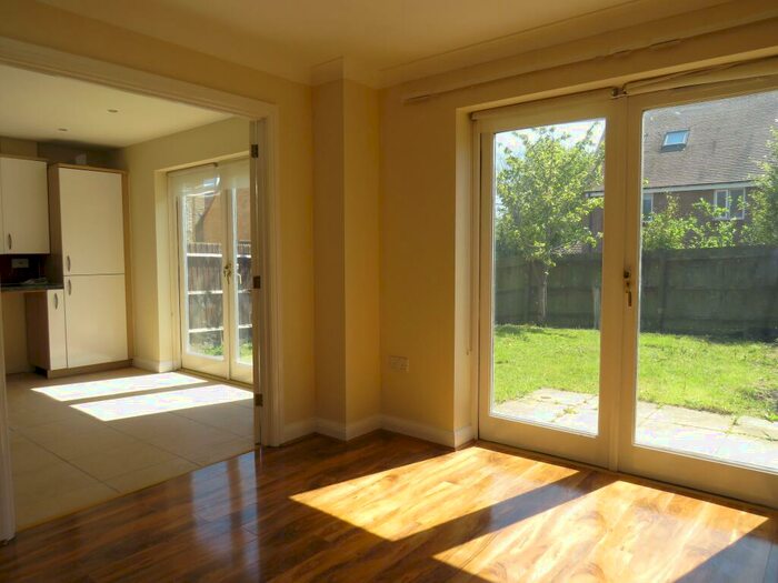 4 Bedroom Semi-Detached House To Rent In Clifton Moor, Oakhill, Milton Keynes, MK5