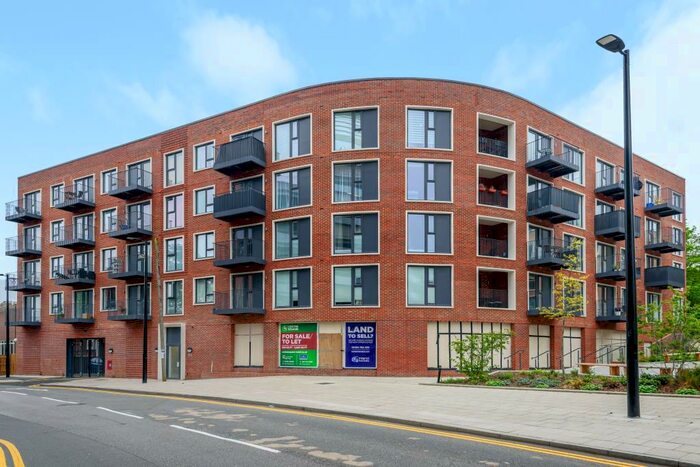 1 Bedroom Apartment To Rent In High Wycombe, Buckinghamshire, HP11