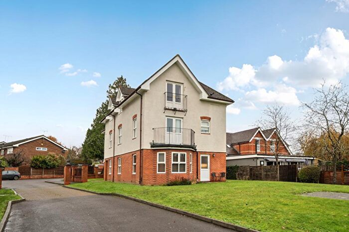 2 Bedroom Flat For Sale In Camberley, Surrey, GU15