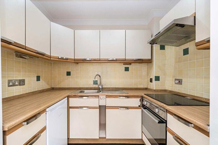 Flat To Rent In Cedar Close, West Dulwich, SE21