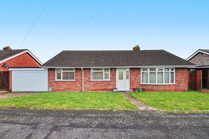 3 Bedroom Detached Bungalow For Sale In Maddoxford Way, Botley, SO32