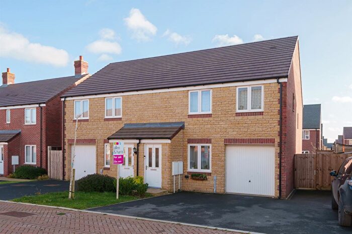 3 Bedroom Semi-Detached House For Sale In Casson Lane, Witney, OX29
