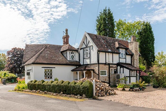 3 Bedroom Detached House For Sale In Knole Park, Almondsbury, BS32