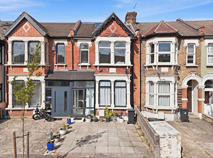 5 Bedroom Terraced House For Sale In Lonsdale Road, Wanstead, E11