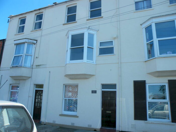 1 Bedroom Flat To Rent In Wooperton Road - Weymouth, DT4