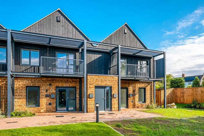 2 Bedroom Apartment For Sale In First Floor - Cascade Road, Hook Norton, OX15