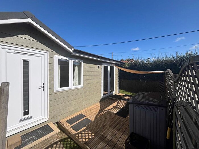 2 Bedroom Property For Sale In Golden Cross, Hailsham, BN27