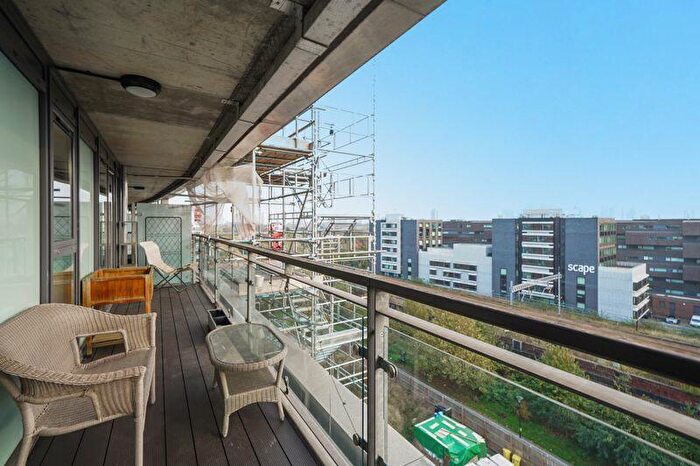 2 Bedroom Apartment To Rent In Palmers Road, Bethnal Green, E2