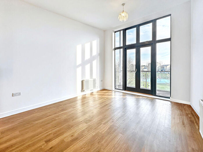 2 Bedroom Flat To Rent In Park Lane, Greenhithe, DA9