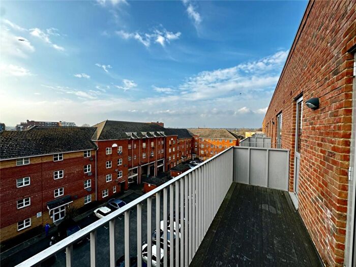 2 Bedroom Apartment To Rent In Steel House, The Metalworks, Petersfield Avenue, Slough, Berkshire, SL2