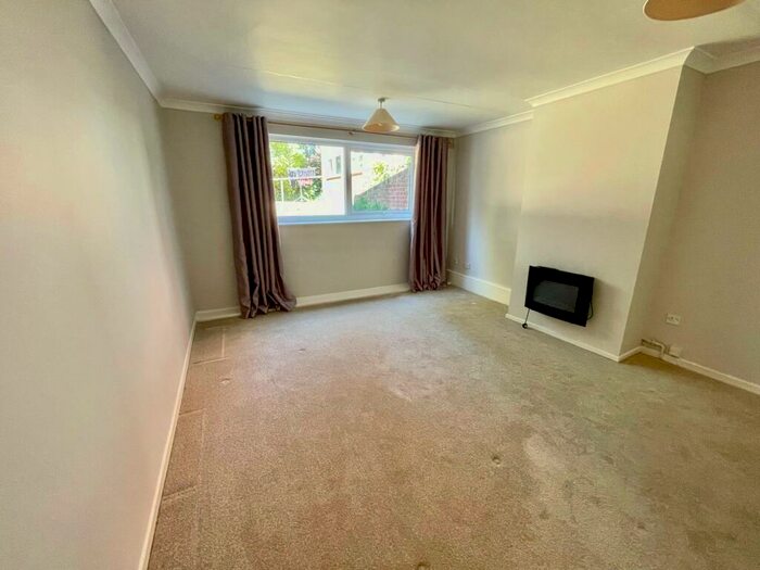 2 Bedroom Flat To Rent In Chesterfield Court, Middleton Hall Road, Kings Norton, B30