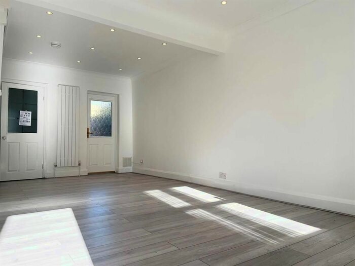 2 Bedroom End Of Terrace House To Rent In Albany Road, Brentford, TW8