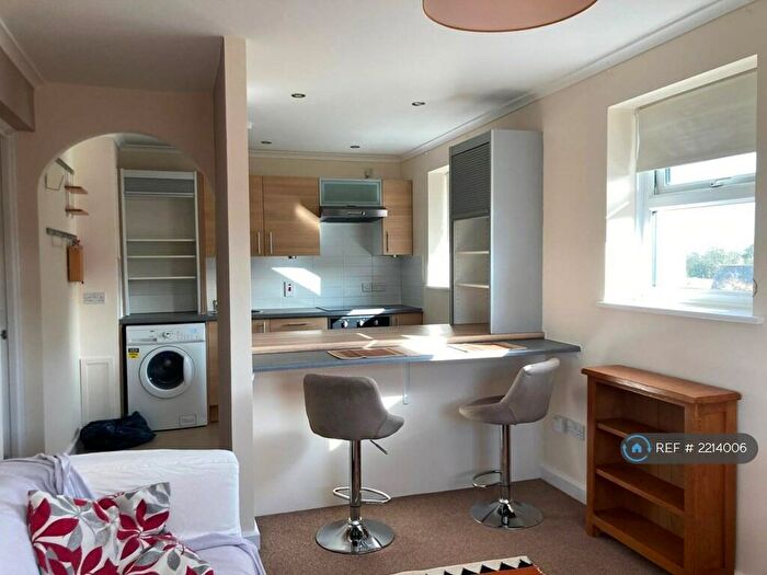 2 Bedroom Flat To Rent In Jackman Close, Abingdon, OX14