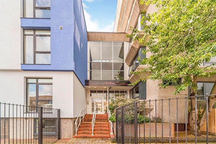 1 Bedroom Flat For Sale In Skyline House, Swingate, Stevenage, Hertfordshire, SG1