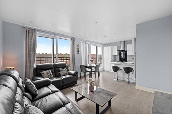 2 Bedroom Flat For Sale In Riddlesdown Road, Purley, CR8