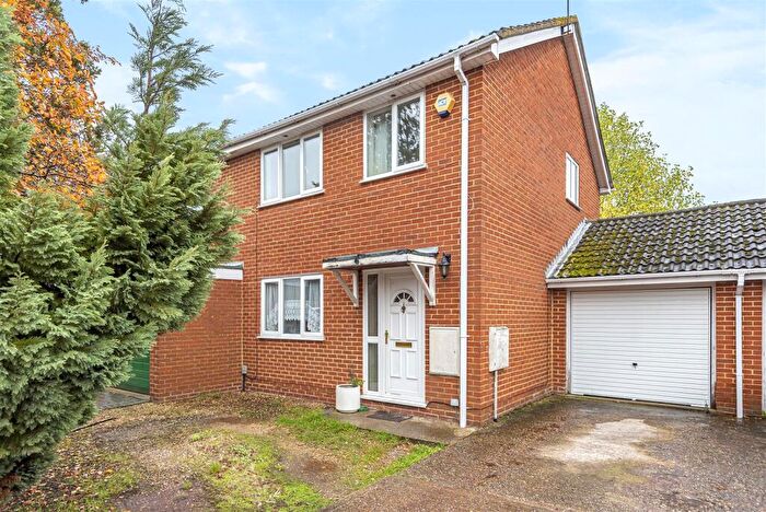 3 Bedroom End Of Terrace House For Sale In Harwich Close, Lower Earley, Berkshire, RG6