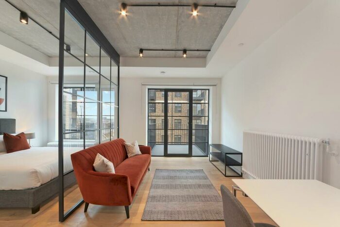 Apartment To Rent In Dulke House, Goodluck Hope, London, E14