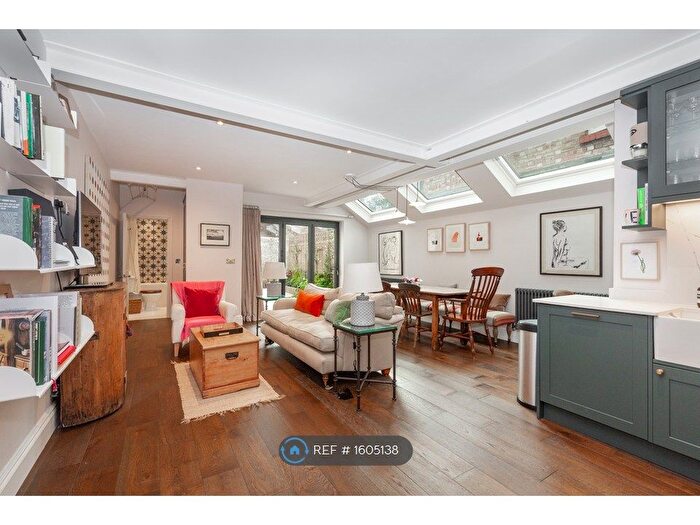 2 Bedroom Flat To Rent In Sterne Street, London, W12