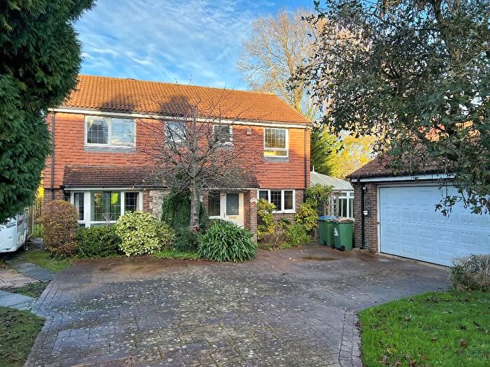 4 Bedroom Detached House For Sale In Clivedale Gardens, Steyning, West Sussex, BN44