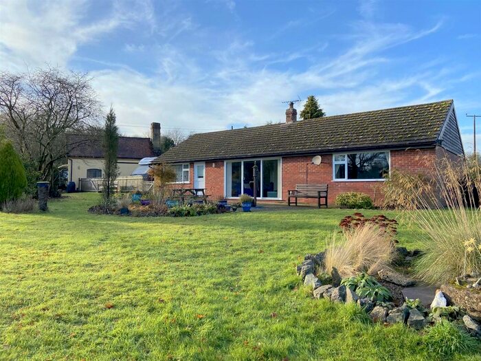 3 Bedroom Detached Bungalow For Sale In Ridgeway Cross, Cradley, Malvern, WR13
