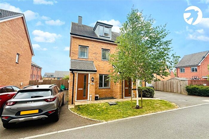 3 Bedroom Semi-Detached House For Sale In Discovery Drive, Swanley, Kent, BR8