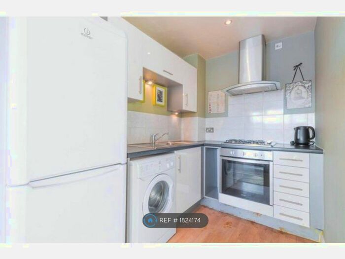 1 Bedroom Flat To Rent In Sark House, London, SE13