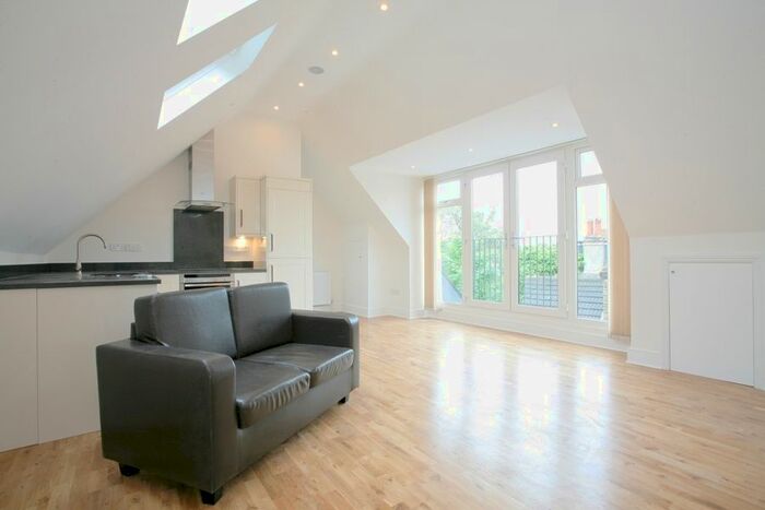 2 Bedroom Flat To Rent In Summerley Street, Earlsfield SW18