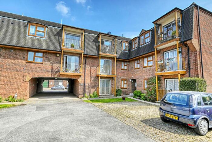 1 Bedroom Flat For Sale In Chalkwell Park Drive, Portchester Court Chalkwell Park Drive, SS9