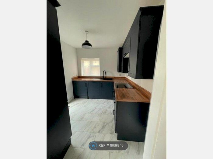 3 Bedroom Semi-Detached House To Rent In Hillside Road, Croydon, CR0