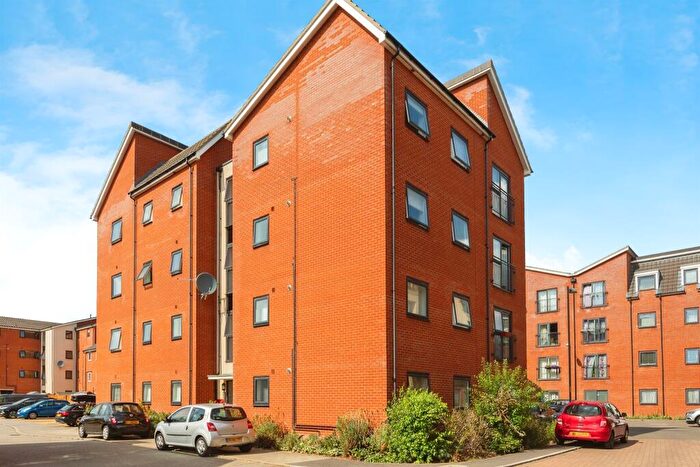 2 Bedroom Flat For Sale In Boldison Close, Aylesbury, HP19