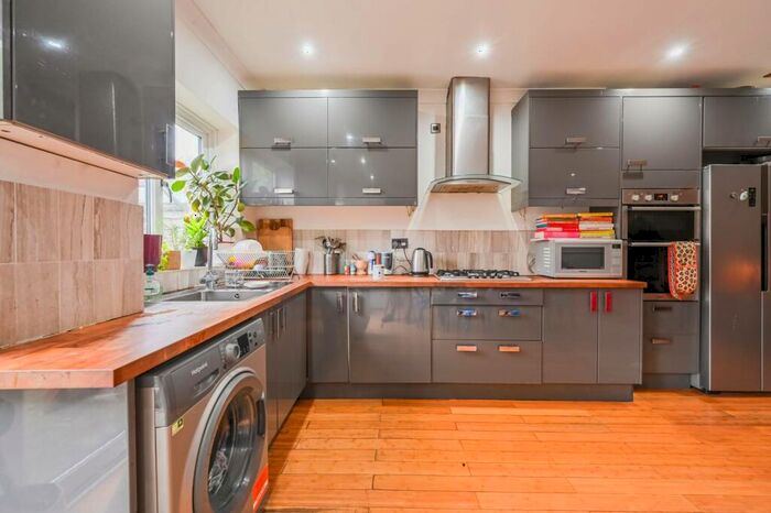 5 Bedroom House To Rent In Avondale Road, Walthamstow, London, E17