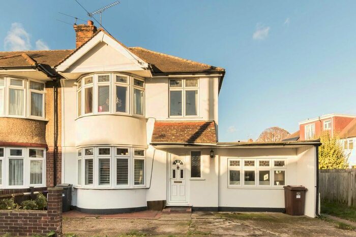 4 Bedroom Property To Rent In Springvale Avenue, Brentford, TW8