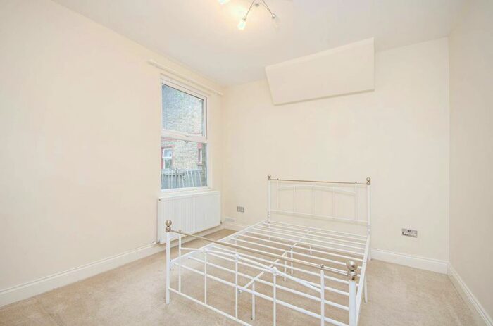 2 Bedroom Flat To Rent In Kettlebaston Road, Leyton, London, E10