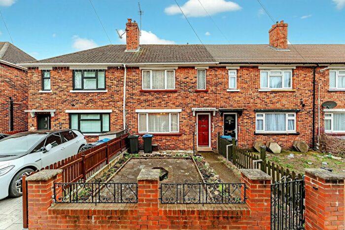 3 Bedroom Terraced House For Sale In Phipps Bridge Road, London, SW19