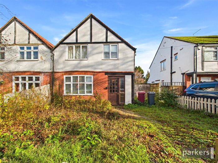 3 Bedroom Semi Detached House For Sale In Northcourt Avenue, Reading, Berkshire, RG2