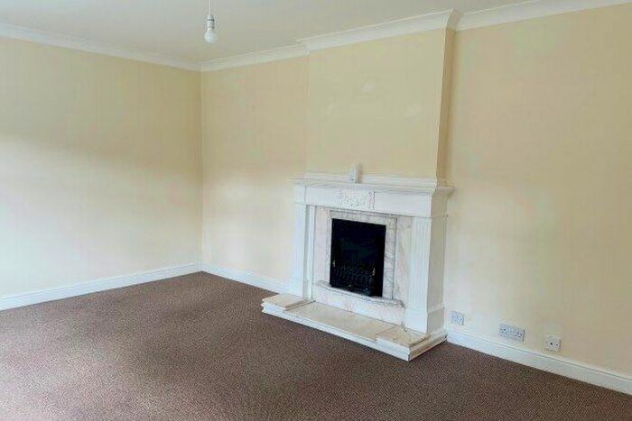 3 Bedroom Town House To Rent In Barley Croft, Stoke-On-Trent, ST7