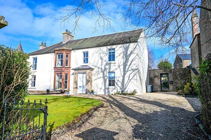 3 Bedroom Flat For Sale In Upper Davaar, High Street, Biggar, ML12