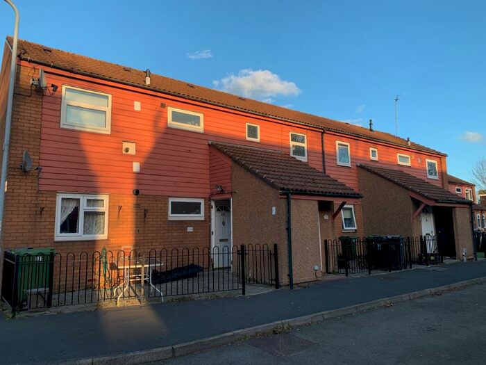 2 Bedroom Maisonette To Rent In Taff Embankment, Cardiff, CF11