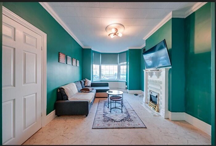 1 Bedroom Flat To Rent In Rosebank Avenue, Wembley, Middlesex, HA0