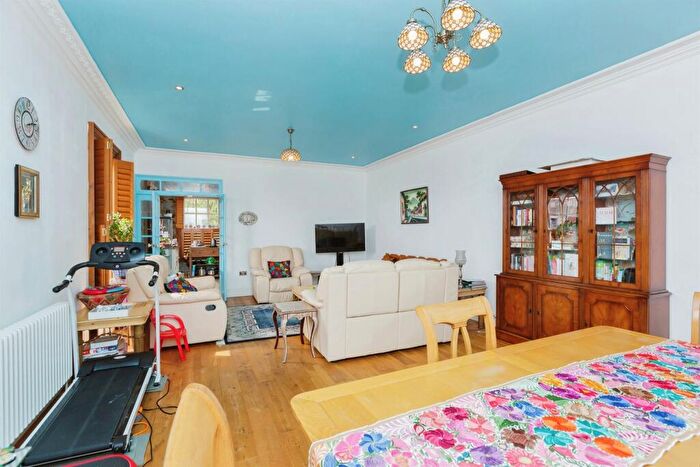 2 Bedroom Flat For Sale In Edith Murphy Close, Birstall, Leicester, LE4