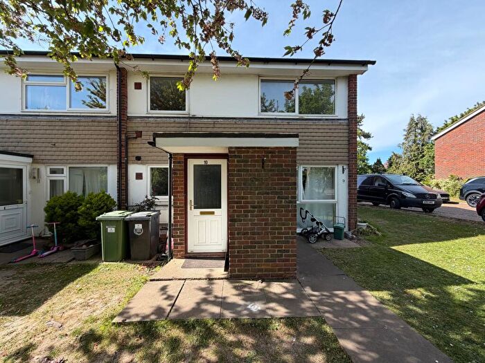 2 Bedroom Flat To Rent In Timberhill, Ashtead, KT21