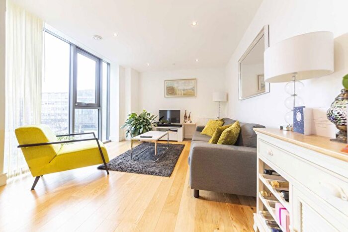2 Bedroom Flat To Rent In Uxbridge Road, Ealing Broadway, W5