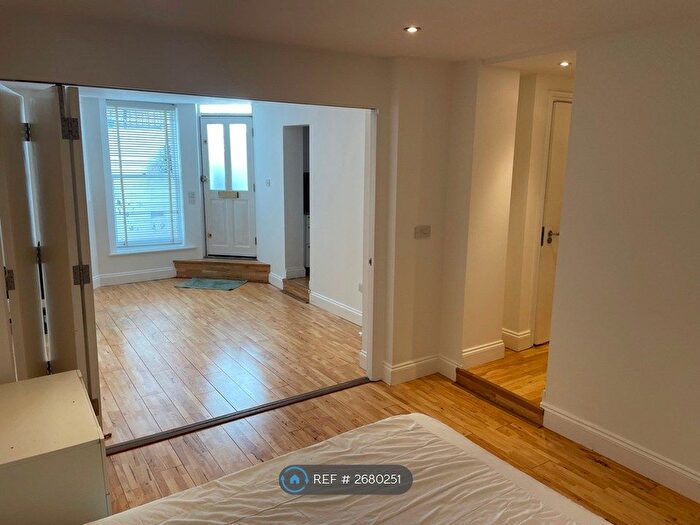 Studio To Rent In Inderwick Road, London, N8