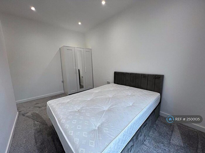 4 Bedroom Flat To Rent In Rye Lane, London, SE15