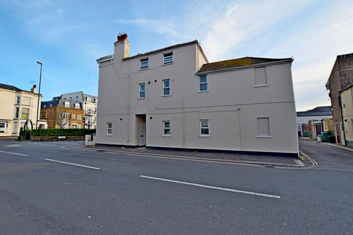 2 Bedroom Flat To Rent In Steyne Chamber, West Street, Bognor Regis, PO21