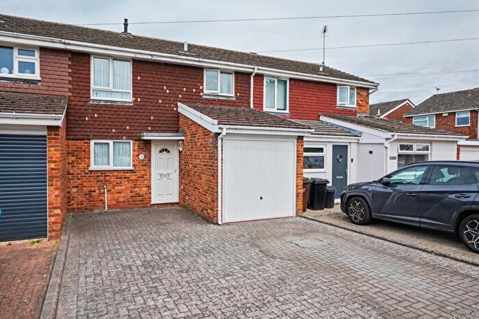 3 Bedroom Terraced House For Sale In Moor Park Close, Rainham, ME8