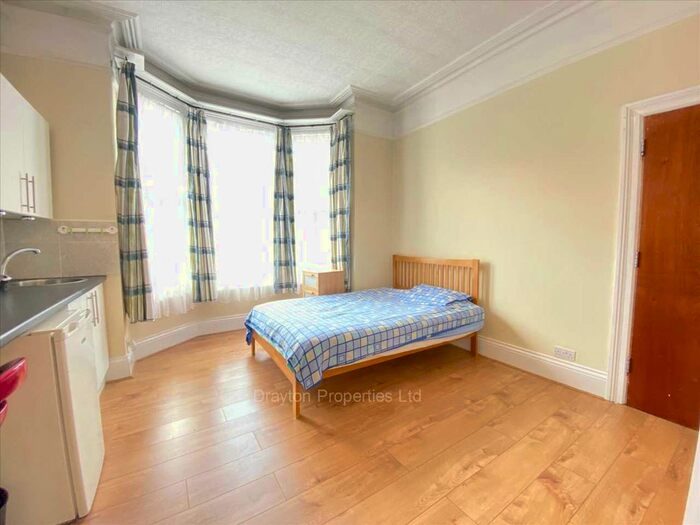 Studio To Rent In Hartington Road, London, W13