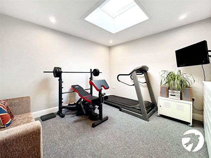 3 Bedroom Bungalow For Sale In Longfield Place, Maidstone, Kent, ME15