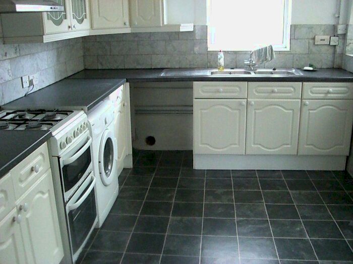 3 Bedroom House To Rent In Coombe Terrace -, P10